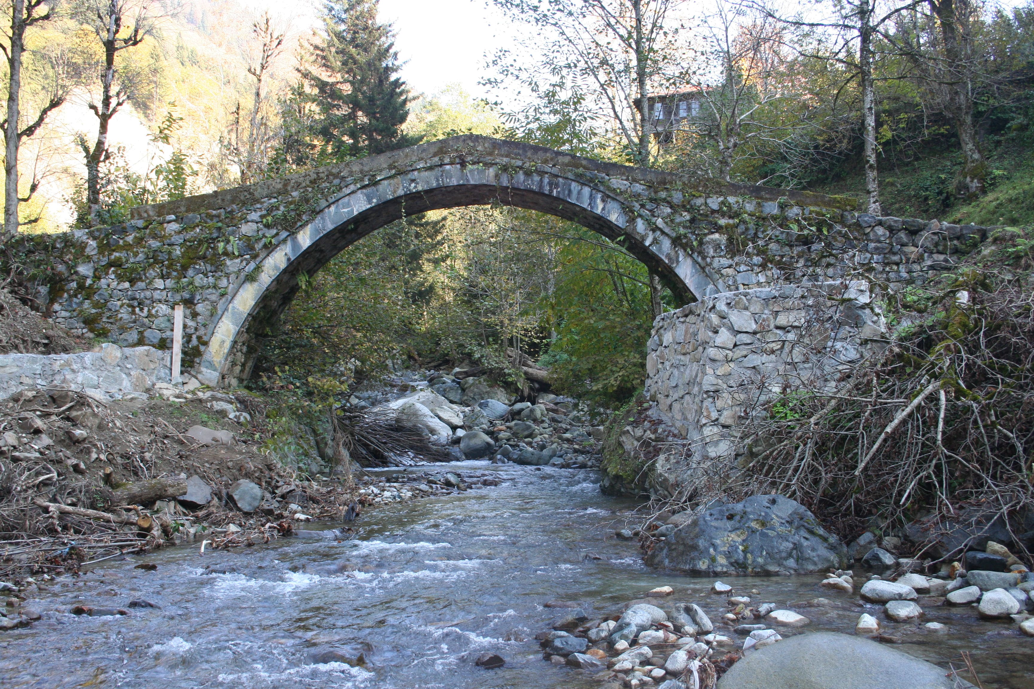 Yukarı Şimşirli Taş Köprüsü