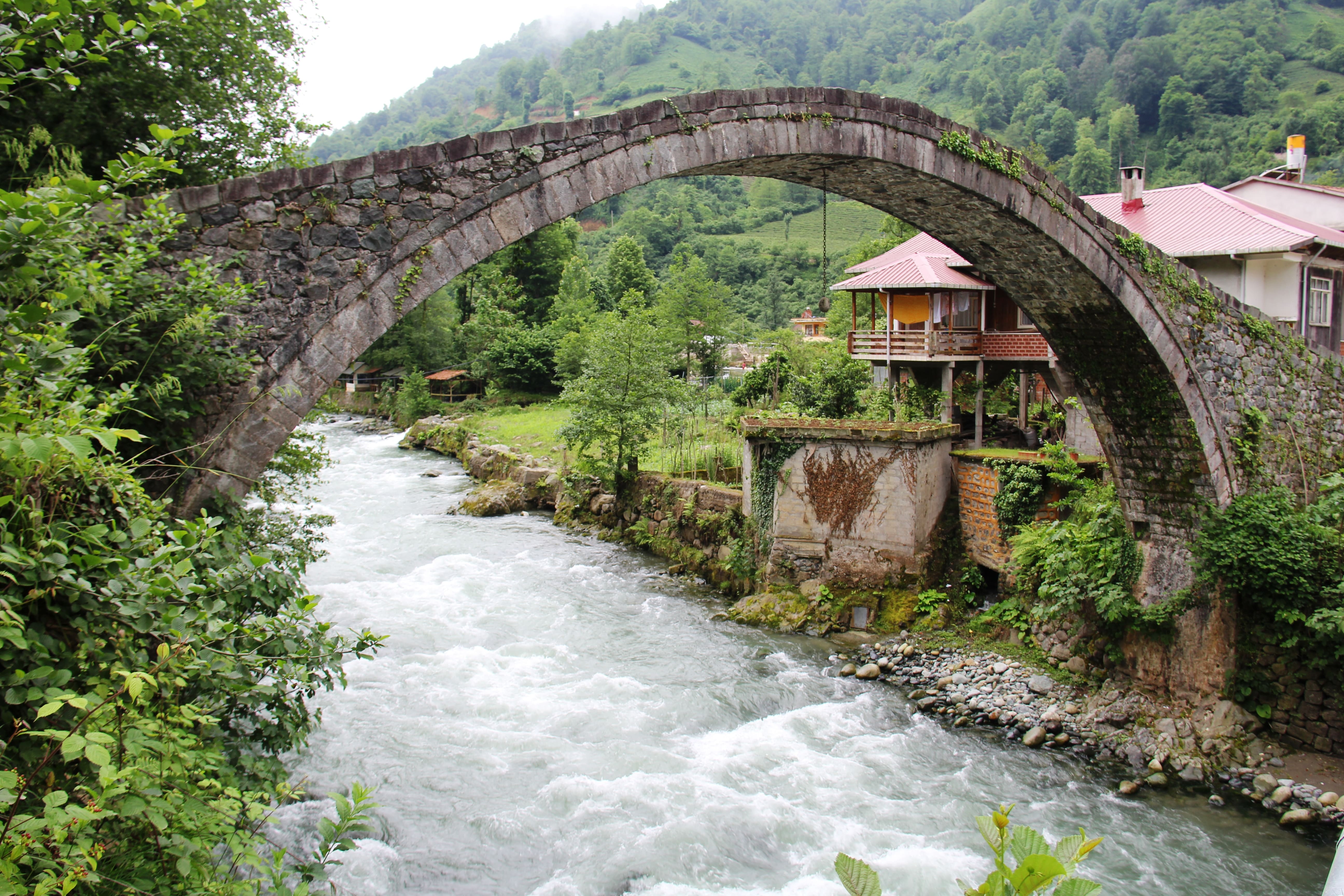 Aslandere Tarihi Taş Köprüsü